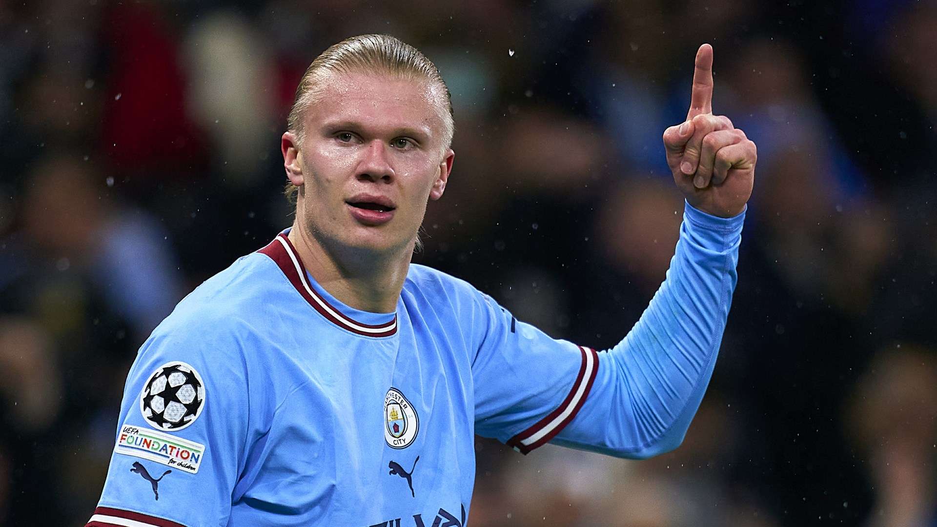 奋“泳”争先清凉初夏,待问中学上演校园游泳赛.